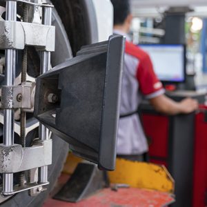 La Importancia Vital del Servicio de Afinación y Balanceo para tu Auto: ¡Mantén tu Máquina a Toda Marcha!