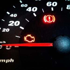 ¿Se te prendió un foquito? Esto significan los testigos de tu coche.