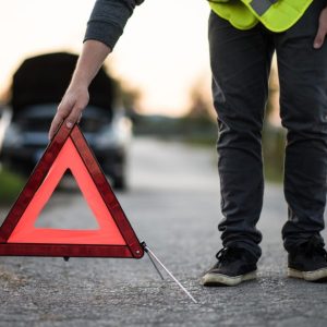 ¡SOS! Mi Auto se Detuvo en la Calle: Guía del Experto Automotriz para Reaccionar con Serenidad y Solucionar el Problema