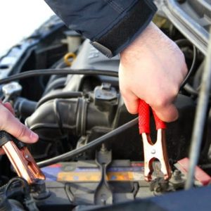 La mini-guía para pasarle corriente a tu coche