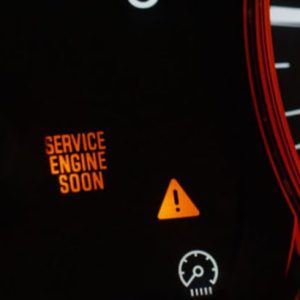 ¿Por qué se Prende el Testigo de Check Engine en tu Auto? ¡Descubre las Posibles Razones y Cómo Actuar!