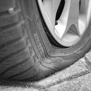 ¿Clavo en la Llanta? Guía Rápida para una Solución Efectiva y Segura